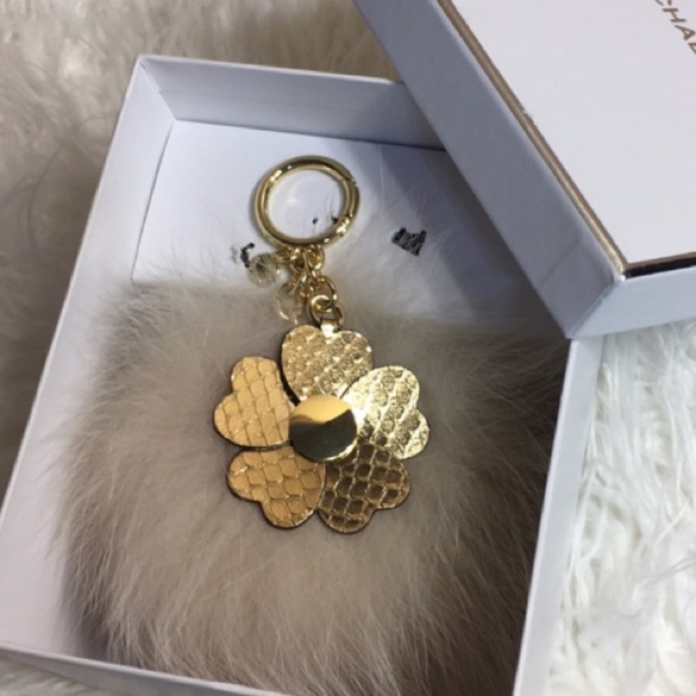 MK Large Pom Pom w/ flower( leather)
